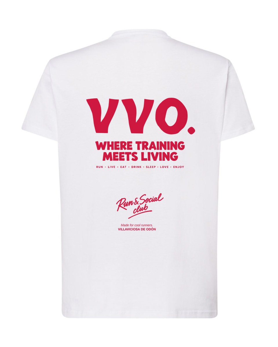 Camiseta blanca, detrás: VVO. Where training meets living